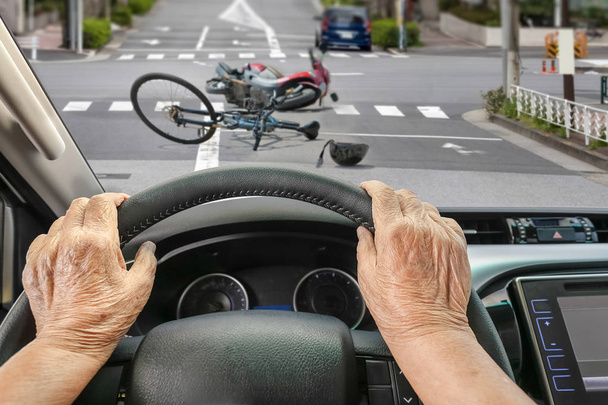 Car Accident with Senior Citizen Driver in City - Φωτογραφία, εικόνα