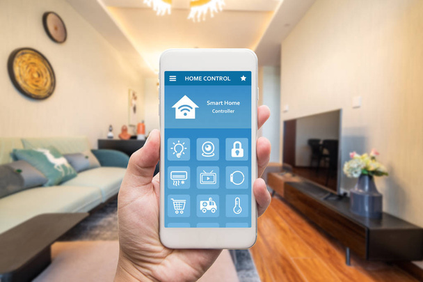 Smart telefon s čipovou domem, automatizace doma, zařízení s aplikací i - Fotografie, Obrázek