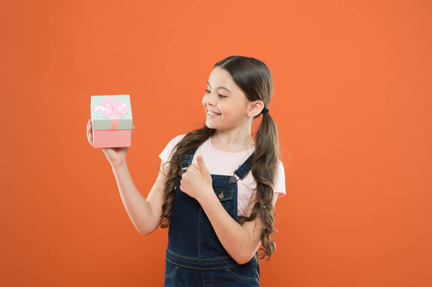 Celebrate birthday. Kid love birthday gift. Shopping and get extra bonus. Feeling grateful for good gift. Surprise and pleasant present. Child happy hold gift box. Thank you. Kid girl delighted gift - Foto, Imagem