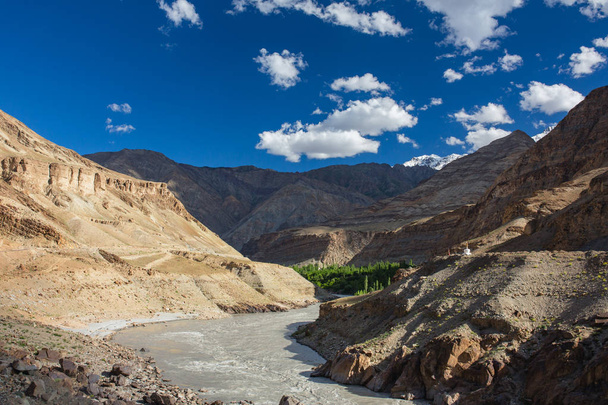 Landscape of the Indus valley in Himalaya mountains in Ladakh - Фото, изображение