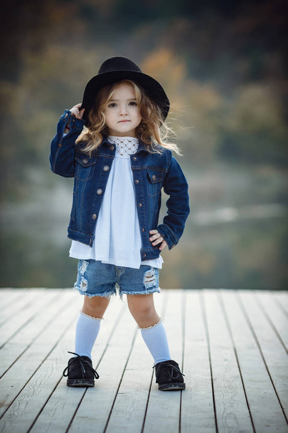 Outdoor fall portrait of girl with hat and jeans wear. - Fotografie, Obrázek