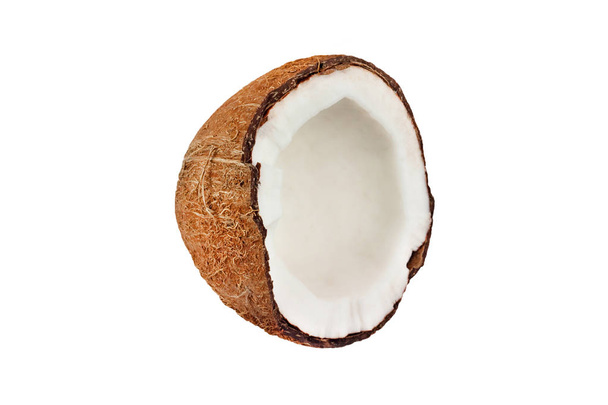 Jedna połowa twardego owłosionej świeżego orzecha kokosowego o brązowym kolorze z soczystą pulą na białym tle - Zdjęcie, obraz