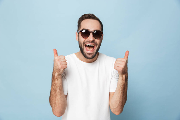 Cheerful excited man wearing blank t-shirt standing - Foto, Imagem