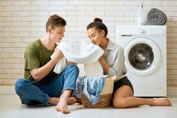 loving couple is doing laundry - Foto, afbeelding