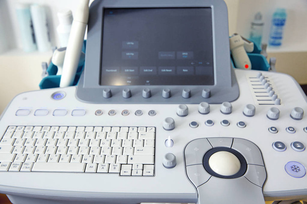 Moderne echografie apparatuur in kliniek - Foto, afbeelding