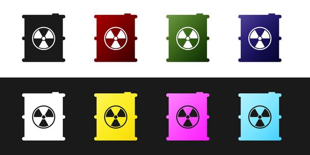 Conjunto de residuos radiactivos en el icono del barril aislado sobre fondo blanco y negro. Un barril de basura tóxico. Emisiones de basura radiactiva, contaminación ambiental. Ilustración vectorial
 - Vector, imagen