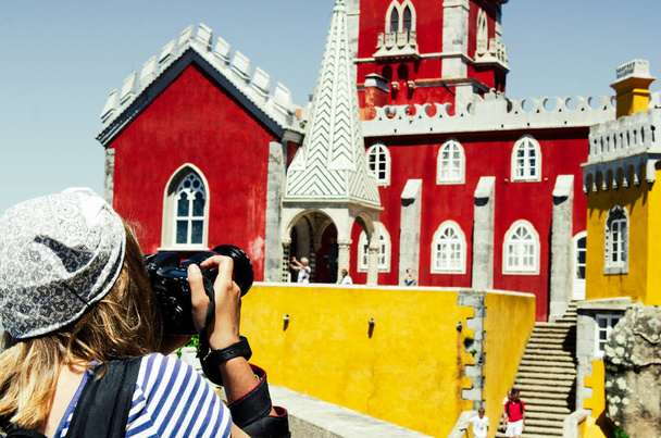 MAY 3 2016, SINTRA, PORTUGAL: young woman taking picture at beau - Foto, imagen