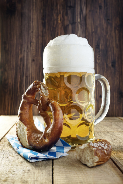 Cerveza y Pretzel, Oktoberfest
 - Foto, imagen