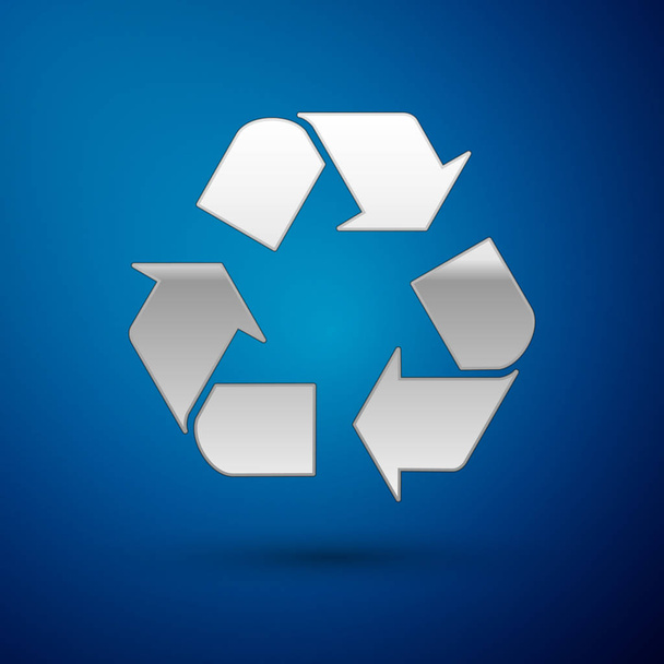 Ασημένιο εικονίδιο συμβόλου ανακύκλωσης απομονώνεται σε μπλε φόντο. Κυκλικό εικονίδιο βέλους. Το περιβάλλον ανακυκλώσιμο είναι πράσινο. Απεικόνιση διανυσματικών φορέων - Διάνυσμα, εικόνα