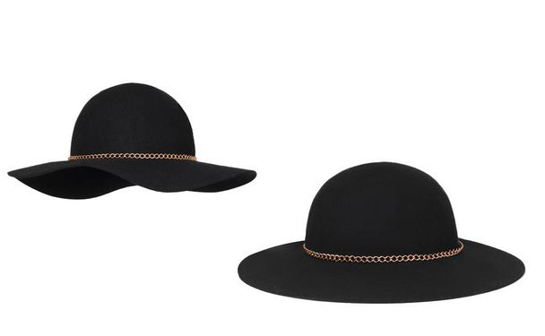 Hermoso conjunto, sombrero de lana de lujo dos tipos, negro con decoración de cadena de oro, otoño, invierno, aislado sobre fondo blanco, recorte
 - Foto, imagen