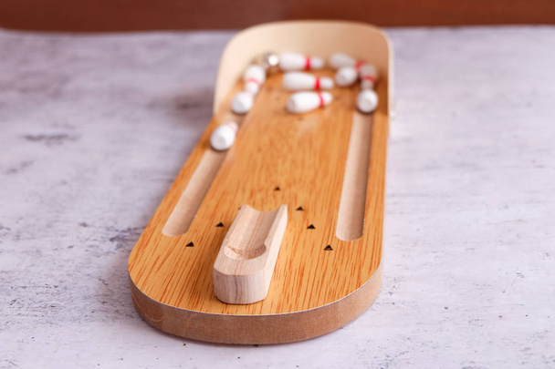 primo piano di mini gioco bowling legno
 - Foto, immagini