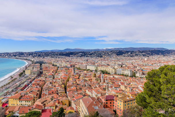 Côte d 'Azur, Frankreich. Schöne Luftaufnahme der Stadt Nizza. Luxusresort an der Côte d 'Azur. Blick auf das Mittelmeer, die Bucht der Engel - Foto, Bild