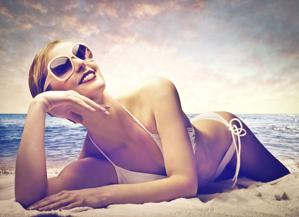 Beautiful woman sunbathing - Zdjęcie, obraz