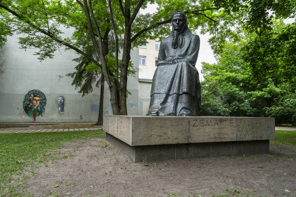 the statue of  Zemaite in Vilnius - Foto, imagen
