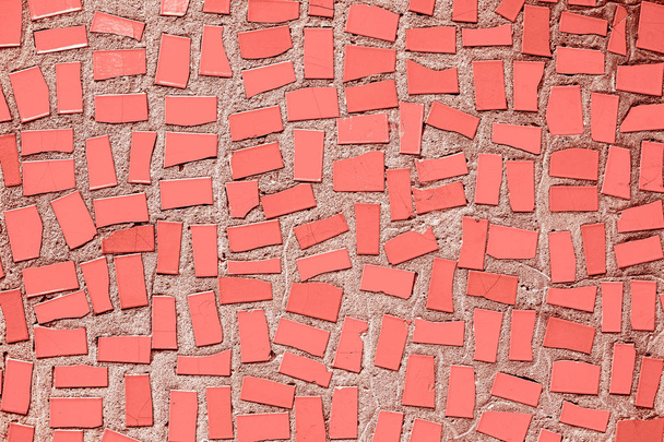mercan renkli mozaik seramik karolar nötr arka plan - Fotoğraf, Görsel