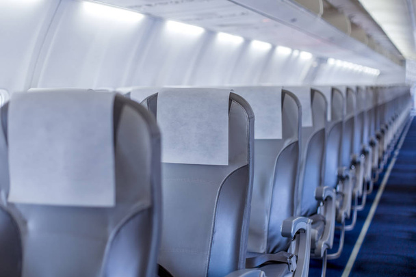 Vista prospectiva de assentos de aeronaves vazios
 - Foto, Imagem