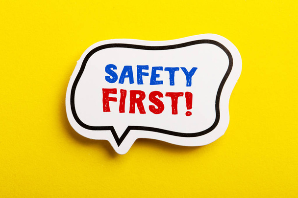 Safety First Concept Speech Bubble Isolated On Yellow - Foto, Imagen