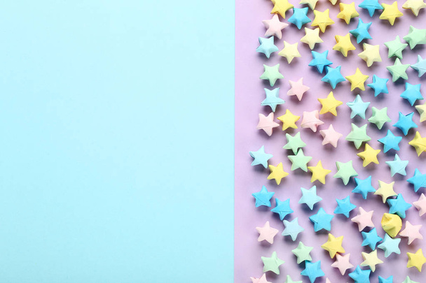 Paper stars on colorful background - Foto, Imagen