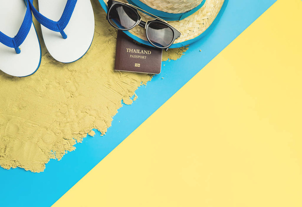 Verano Playa equipo de viaje de vacaciones y la moda en azul rosa
  - Foto, imagen