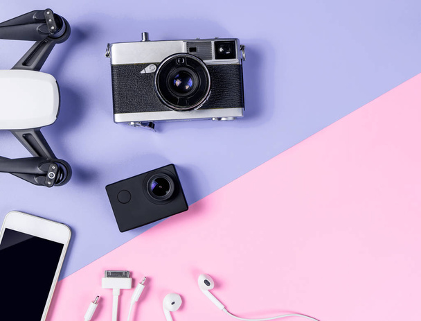Hi Tech reizen gadget en accessoires op paars en roze Copy SP - Foto, afbeelding