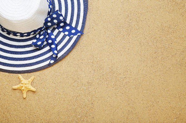 Beach hat with starfish on sand - Фото, изображение
