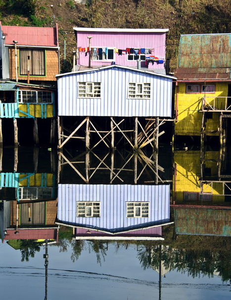 palafito domy nad wodą w castro, chiloe, chile - Zdjęcie, obraz