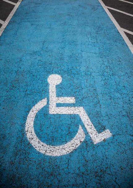 Vammaisten pysäköintialue ulkona, graafinen kentällä
  - Valokuva, kuva