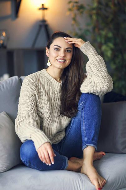 Portrait of a young happy beautiful woman in warm clothings at h - Fotoğraf, Görsel