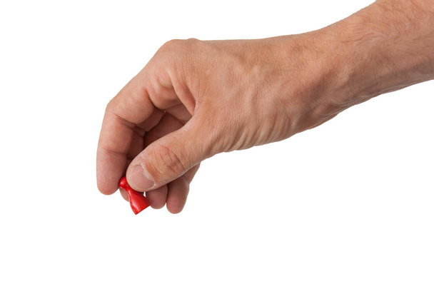 hand som håller en röd bricka - Fotografie, Obrázek