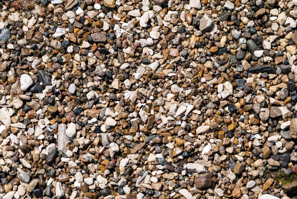 Λείες πέτρες από βότσαλο στην καλοκαιρινή παραλία. Φυσικό φόντο σχεδιασμού - Φωτογραφία, εικόνα