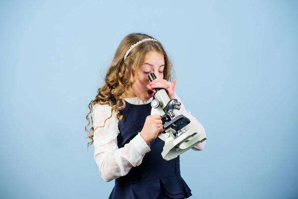 science research in lab. Small genius girl with microscope. education and knowledge. small girl scientist testing. back to school. child study bilogy lesson. Discover future. Smart school girl - Foto, imagen