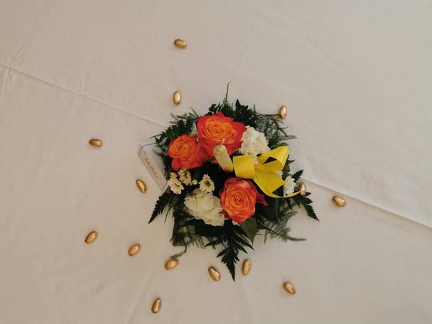 bouqet de casamento em uma decoração de mesa
 - Foto, Imagem