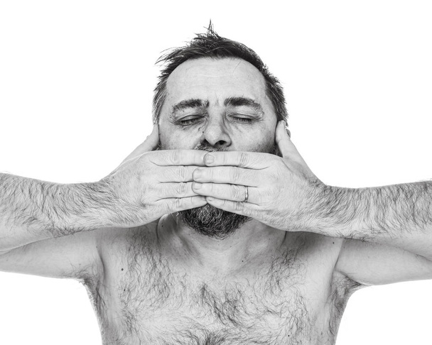 Retrato de un hombre con un torso desnudo
 - Foto, Imagen