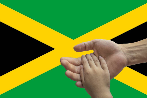 ジャマイカの旗、多文化の若者のグループの統合 - 写真・画像