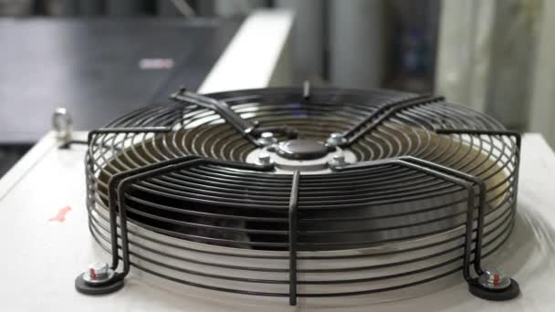Sistema de ventilación industrial en la empresa
 - Metraje, vídeo