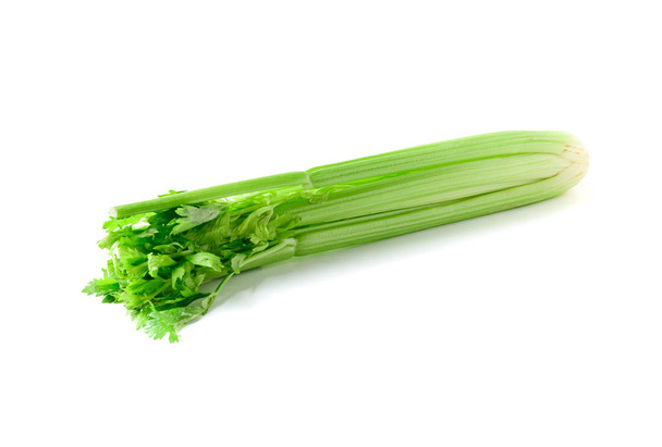 Čerstvě zelený celer izolovaný na bílém  - Fotografie, Obrázek