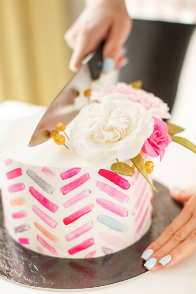 Cake Cut with Floral Decorations - Φωτογραφία, εικόνα