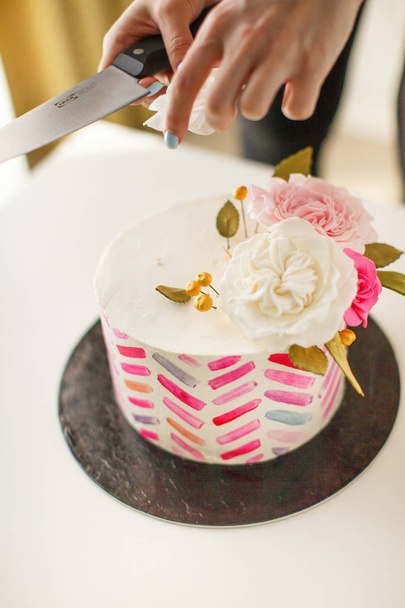 Cake Cut with Floral Decorations - Φωτογραφία, εικόνα