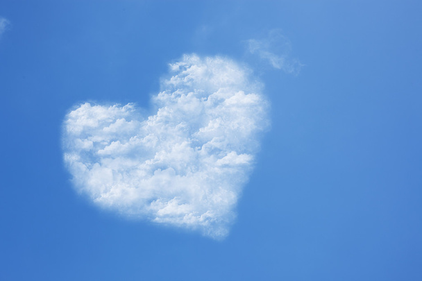 сердце в облаке синего неба
 - Фото, изображение