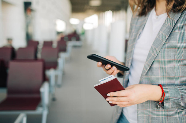 Girl at the airport with smartphone and passport - Φωτογραφία, εικόνα