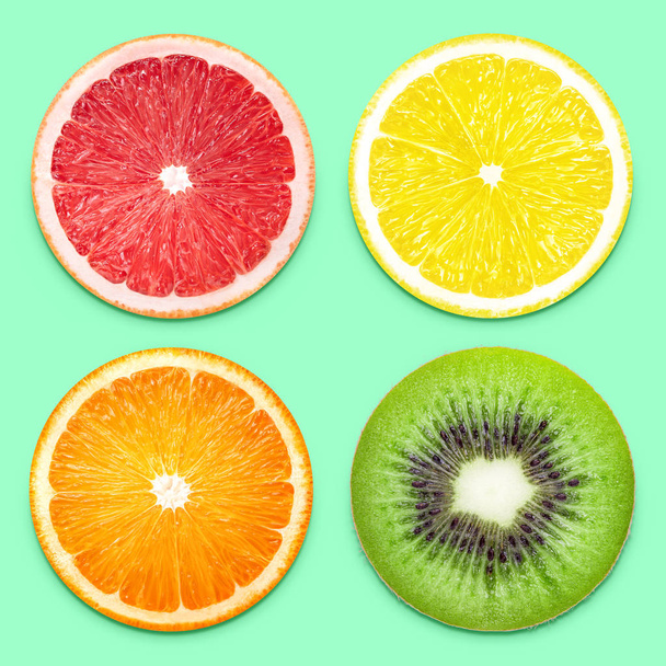 Lemon grapefruit kiwi orange slice - Foto, imagen