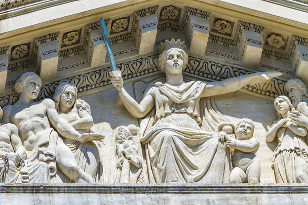 Λεπτομερής αίθουσα του Δικαστηρίου (Μέγαρο Δικαιοσύνης) από 1846, νεοκλασικό μνημείο της Νιμ, Γαλλία. - Φωτογραφία, εικόνα