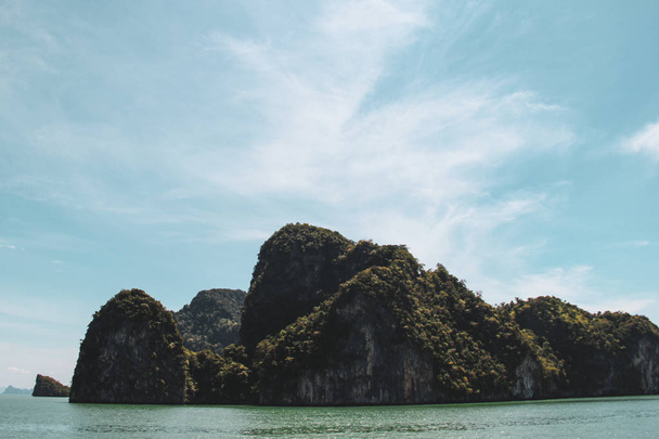 Rock and island formations in Gulf of Thailand - Φωτογραφία, εικόνα