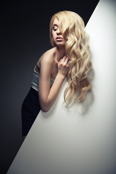 krásné dlouhé vlasy na atraktivní žena - Fotografie, Obrázek