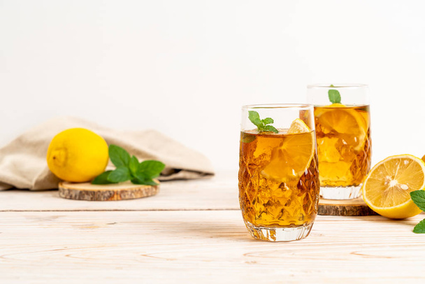 glass of ice lemon tea - Foto, Bild