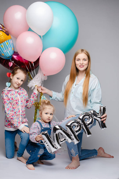 Happy family posing while celebrating birthday party - Valokuva, kuva