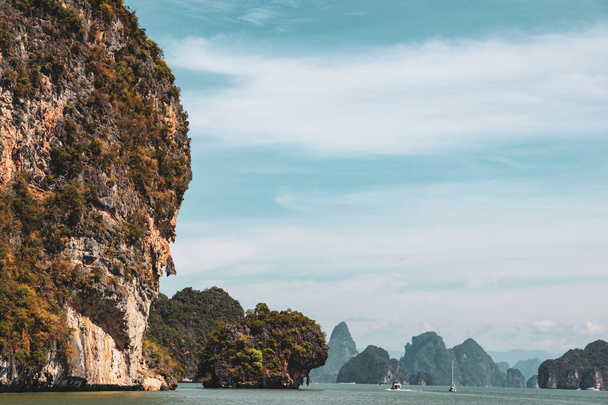 Rock and island formations in Gulf of Thailand - Фото, зображення