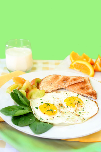 Huevos de desayuno
 - Foto, Imagen