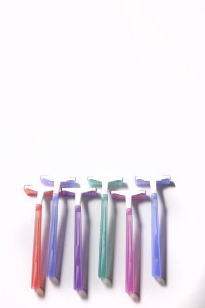 Vertical razors for women in pastel - Foto, Bild
