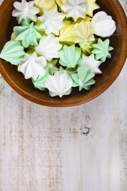 Meringue in white bowl on a wooden background - Foto, immagini